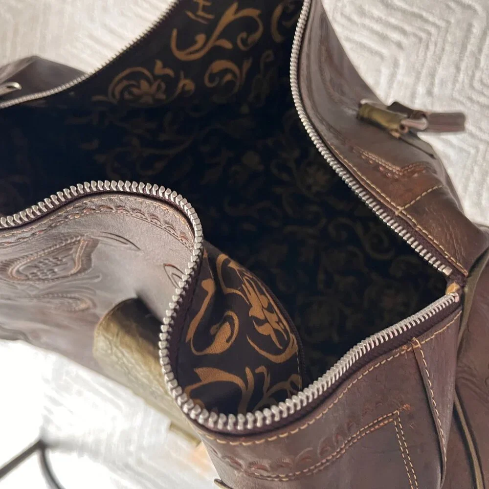 Roomy over the shoulder travel, leather duffle bag - Lightweight and stylish!
